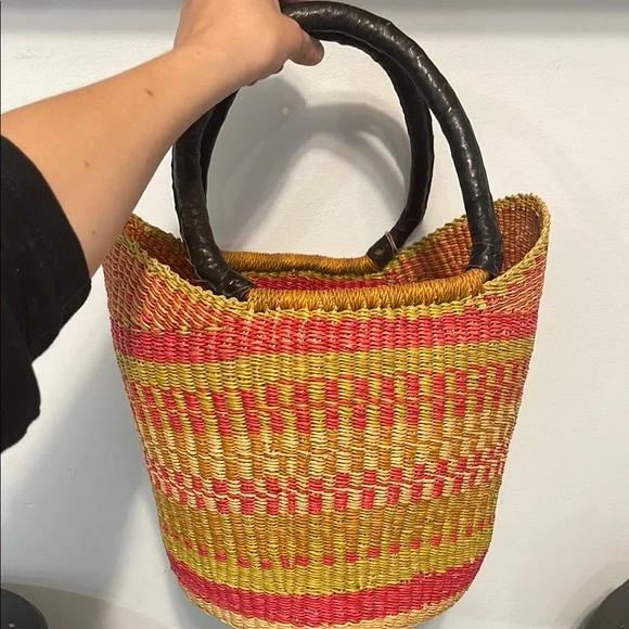 African woven foraging/harvest basket - Picture 2 of 6